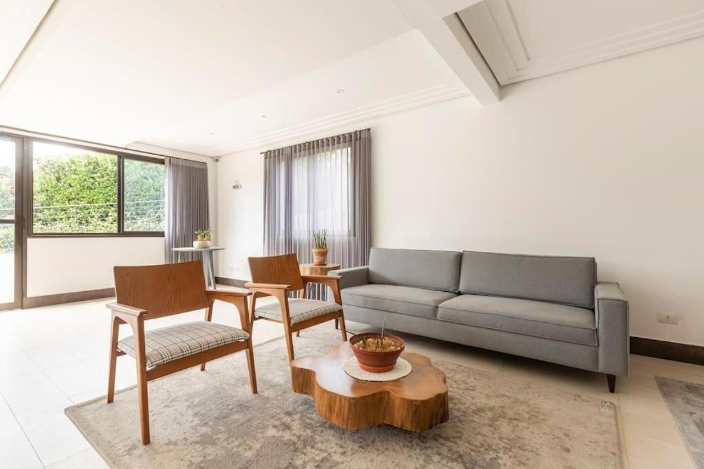 NOSSO LOFT ENCANTADOR em Campos do Jordão Exterior foto